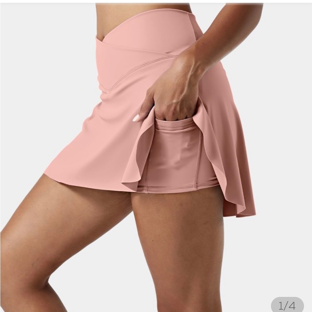 Halara crossover skirt size: M NWT